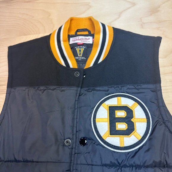 Mitchell & Ness Bruins Puffer Vest - Picture 2 of 4
